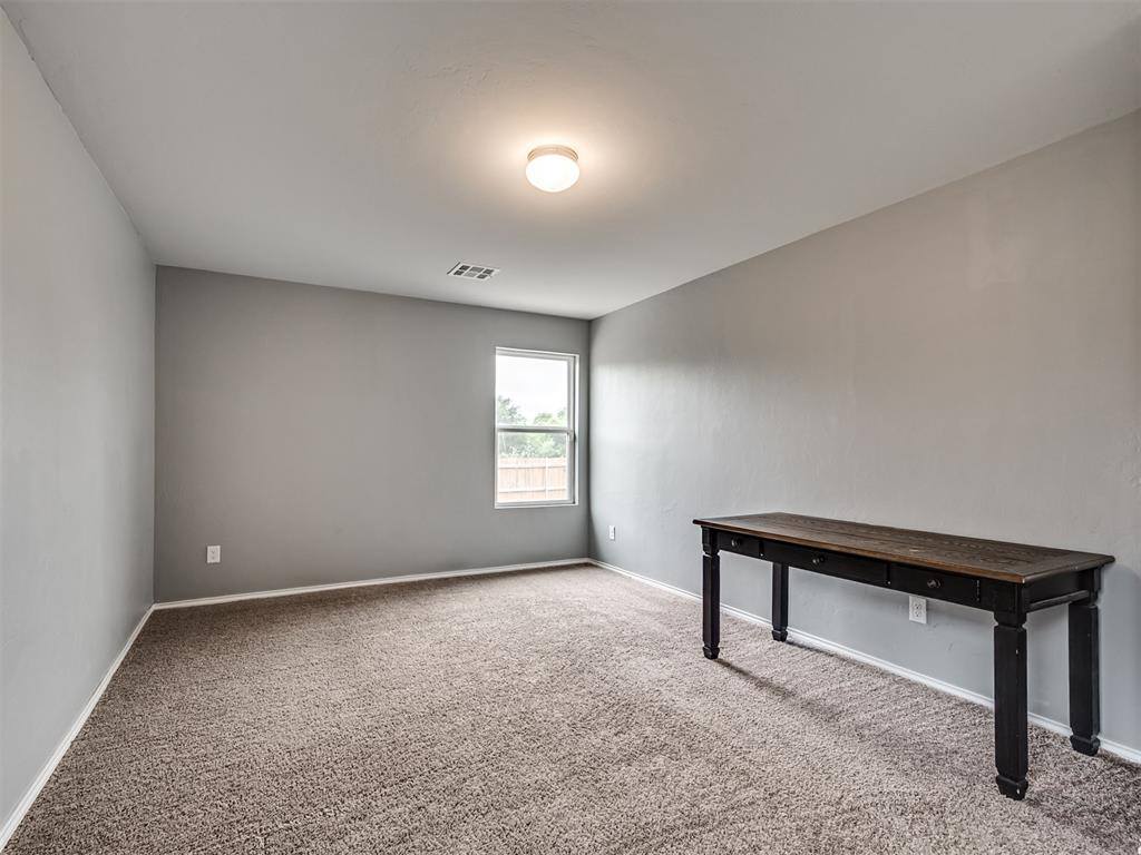 734 West Lola Drive, Mustang, OK 73064