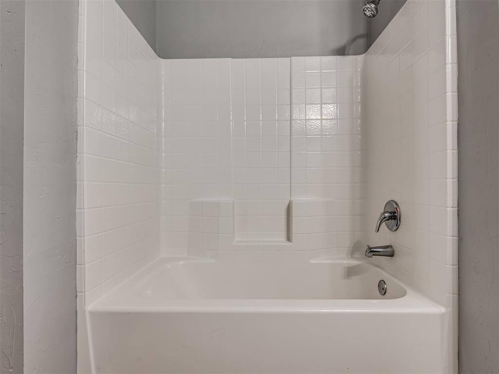 734 West Lola Drive, Mustang, OK 73064