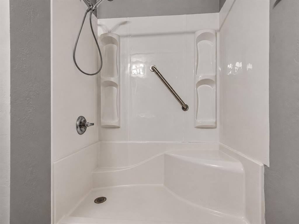 734 West Lola Drive, Mustang, OK 73064
