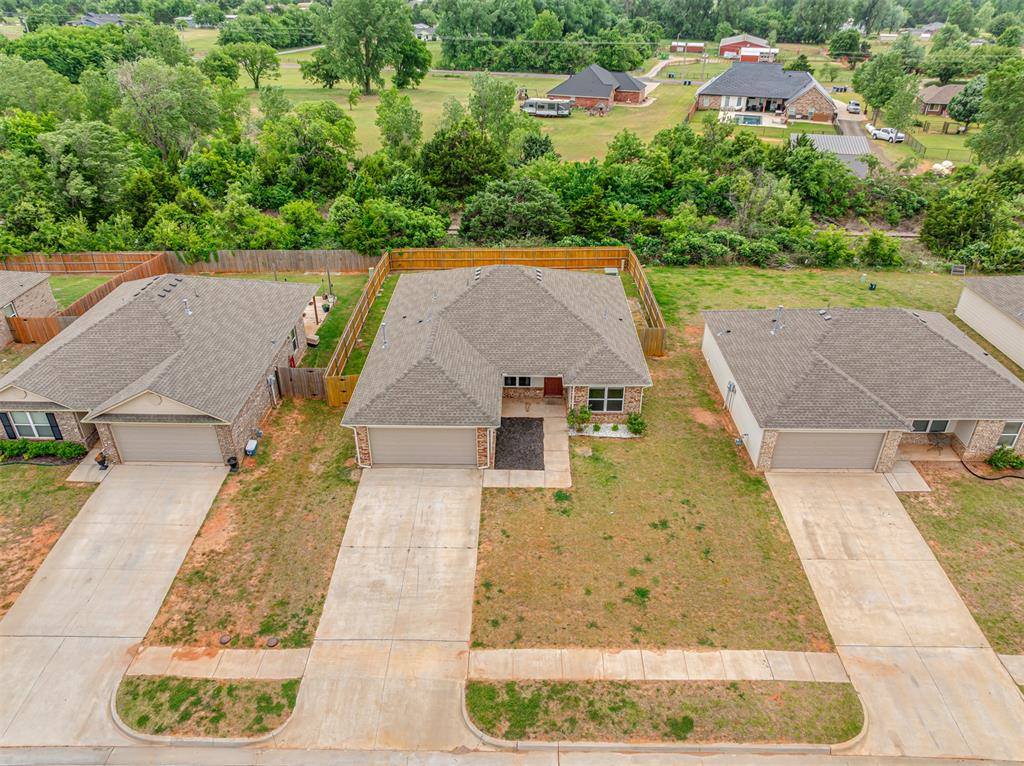 734 West Lola Drive, Mustang, OK 73064