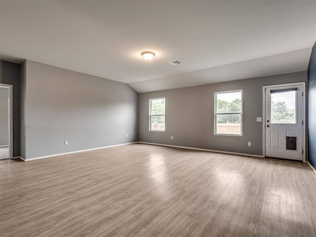 734 West Lola Drive, Mustang, OK 73064
