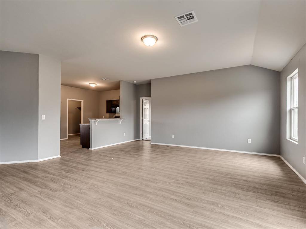 734 West Lola Drive, Mustang, OK 73064