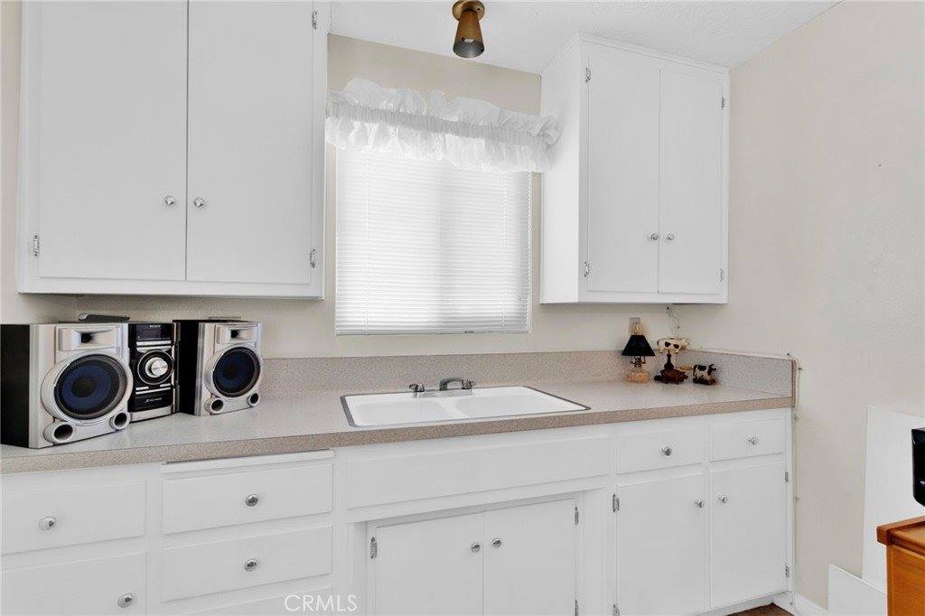 15884 El Centro Street, Hesperia, CA 92345