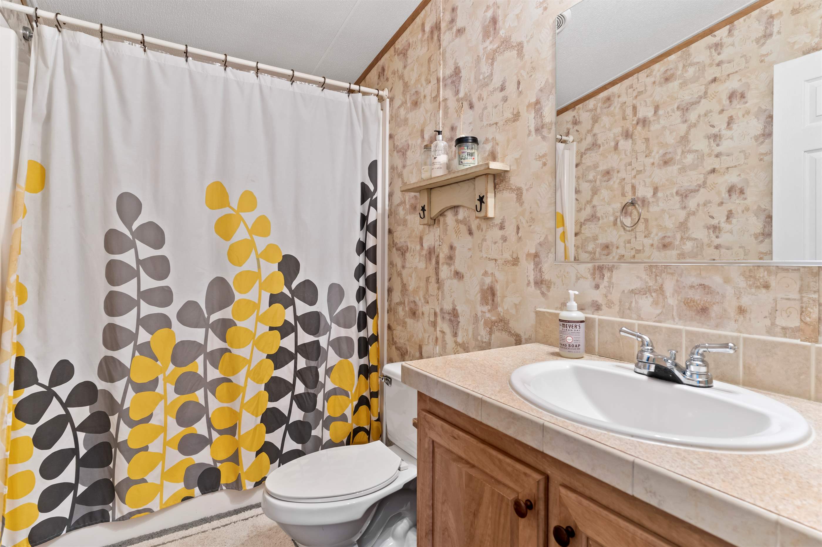 66 Meadowview Drive, New Bloomfield, PA 17068-8235