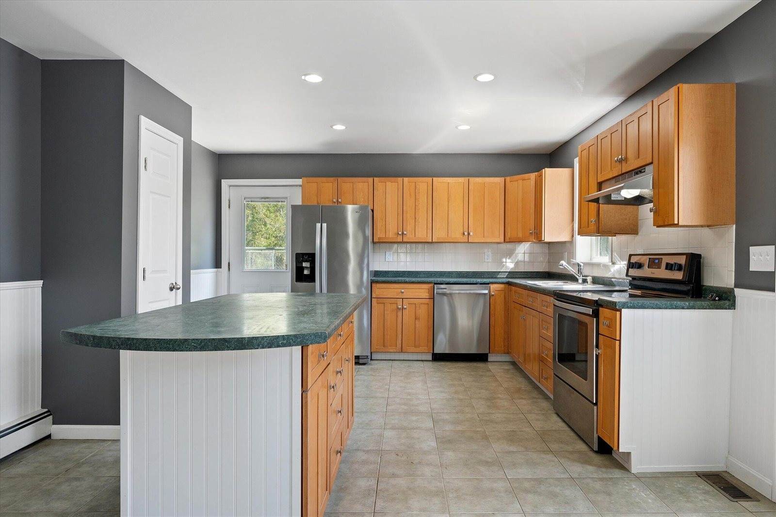 193 Main Street, Milford, ME 04461