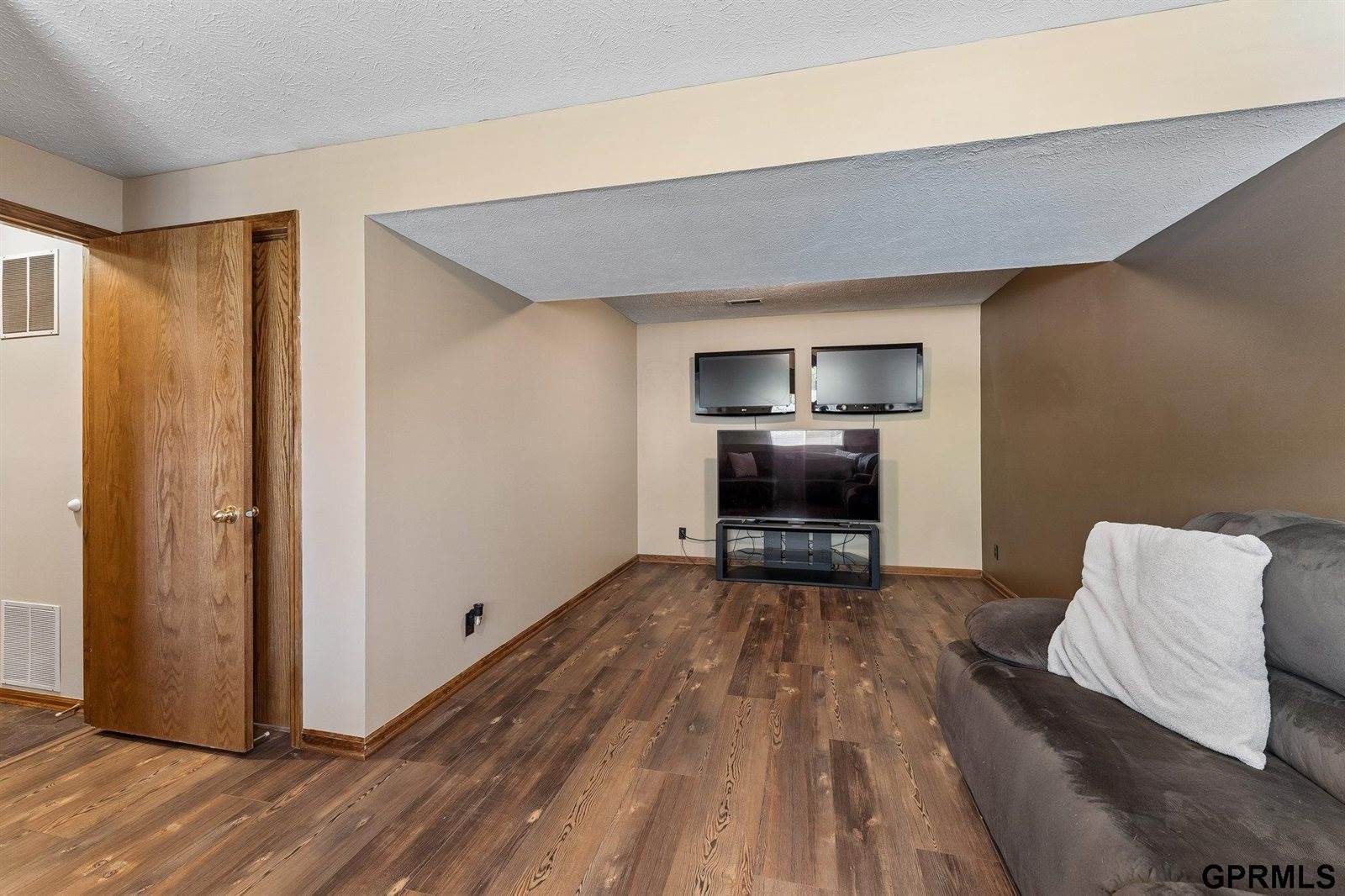 15231 Ontario Street, Omaha, NE 68144