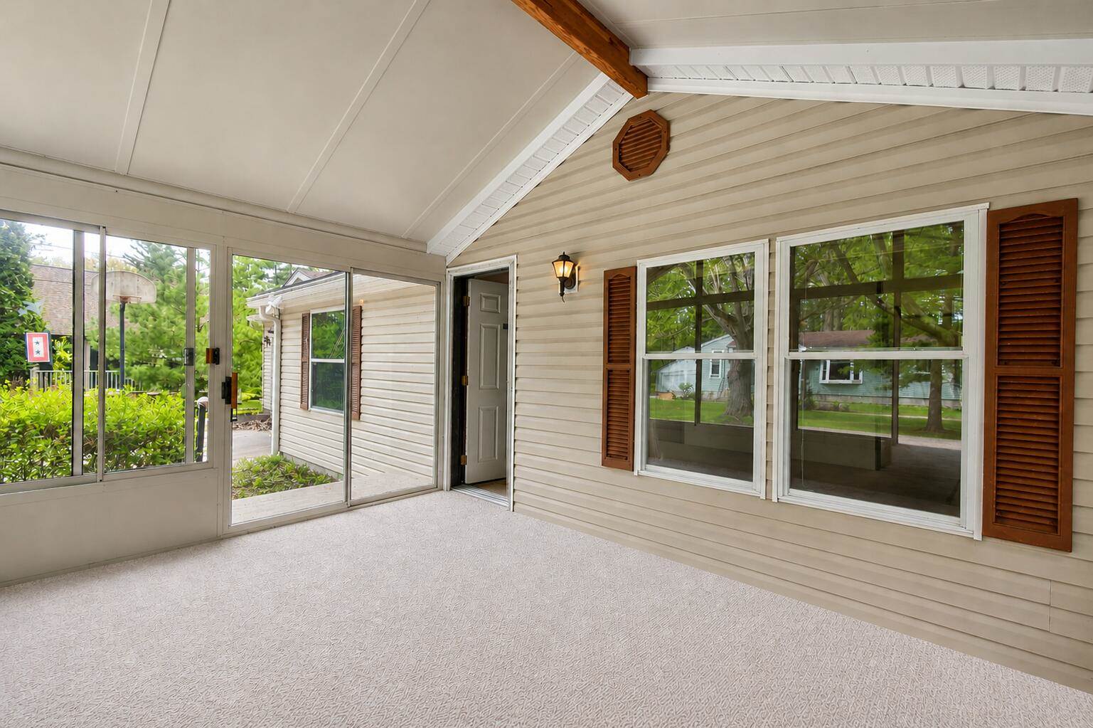 2900 Pointer Drive, Saginaw, MI 48609