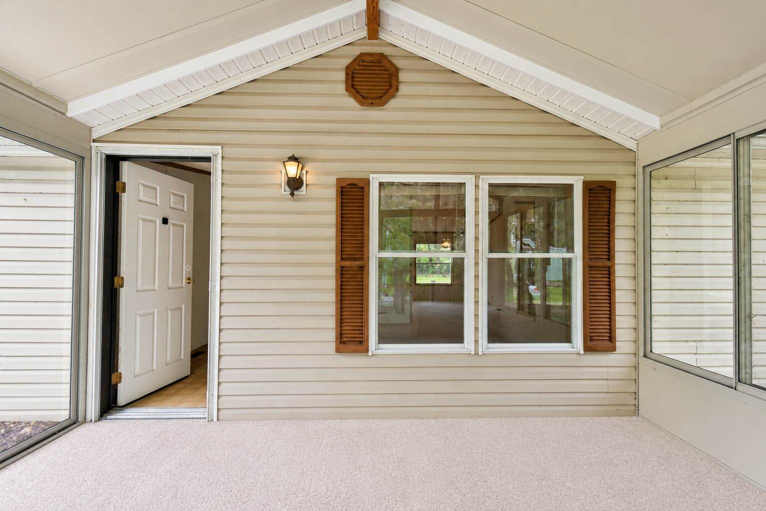 2900 Pointer Drive, Saginaw, MI 48609