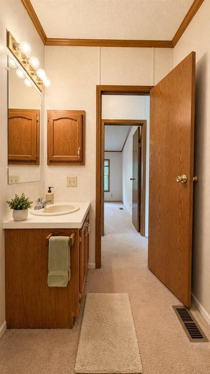 2900 Pointer Drive, Saginaw, MI 48609