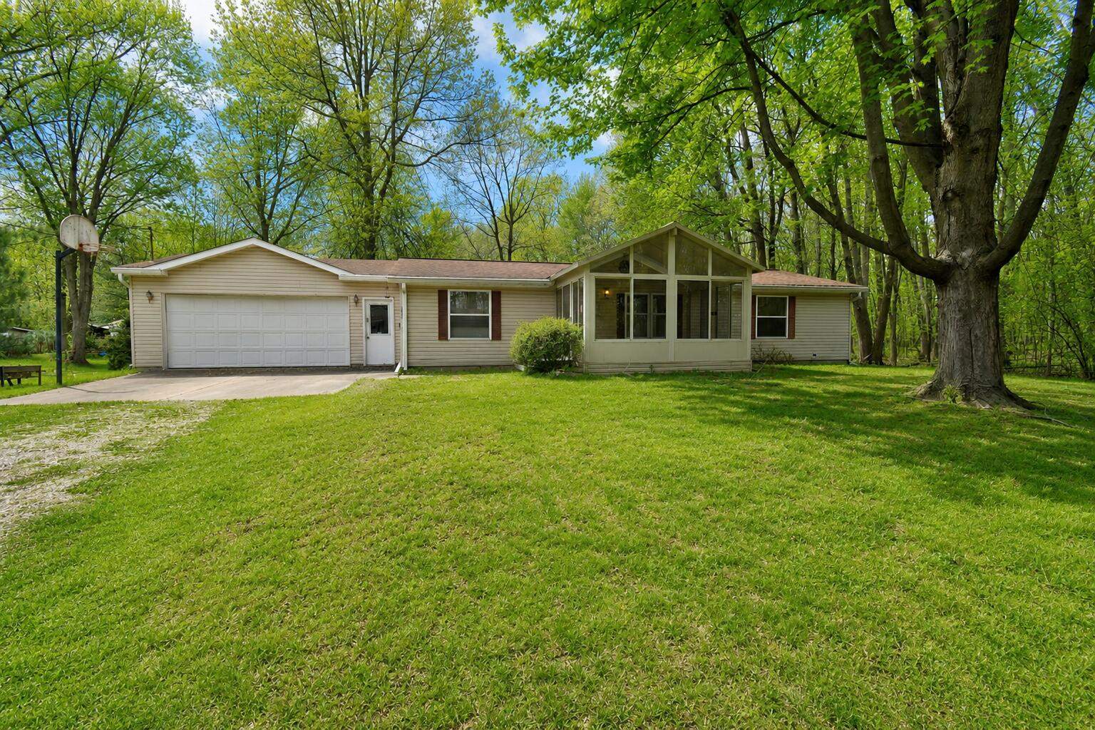 2900 Pointer Drive, Saginaw, MI 48609