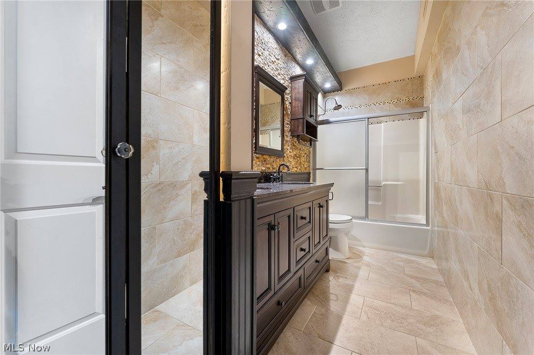 1303 Red Tail Hawk Court, Boardman, OH 44512