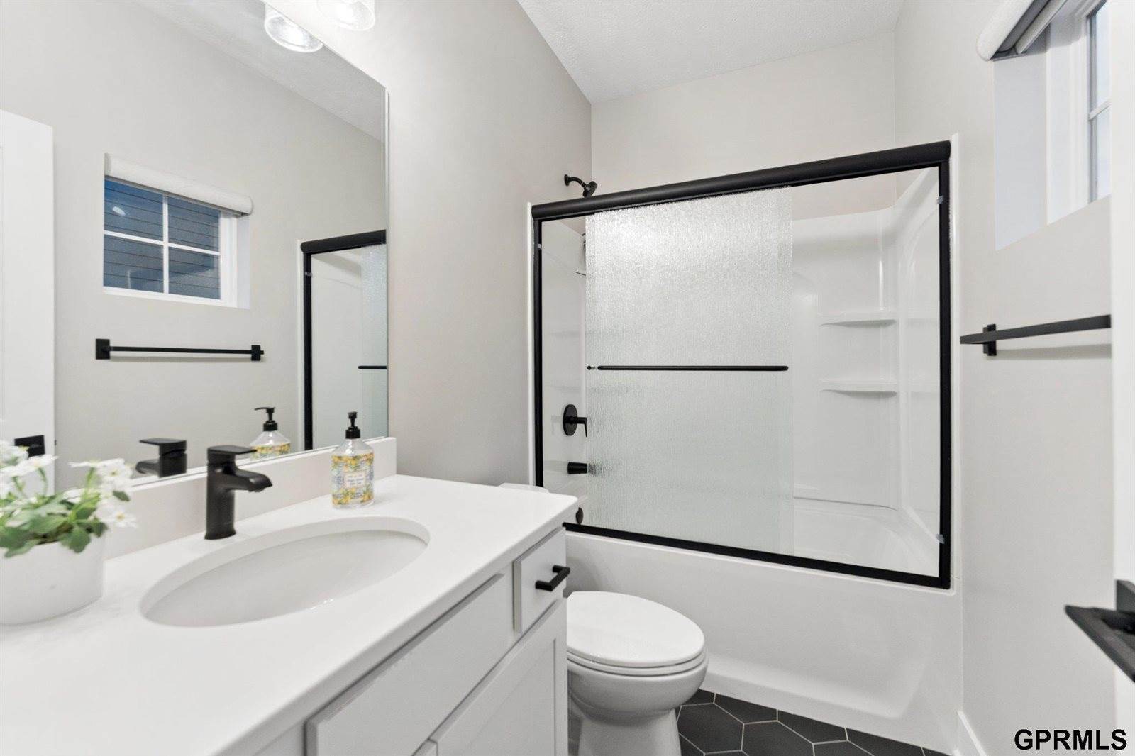 1911 Dahlman Rows Plaza, Omaha, NE 68108