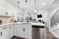 1911 Dahlman Rows Plaza, Omaha, NE 68108