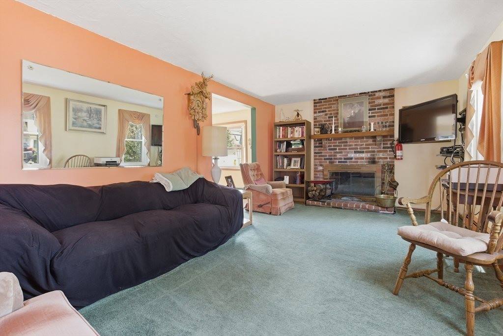 19 Mockingbird Ln, Maynard, MA 01754