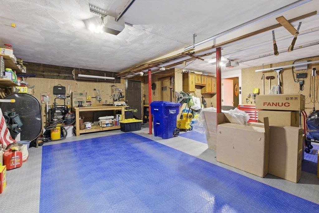 19 Mockingbird Ln, Maynard, MA 01754