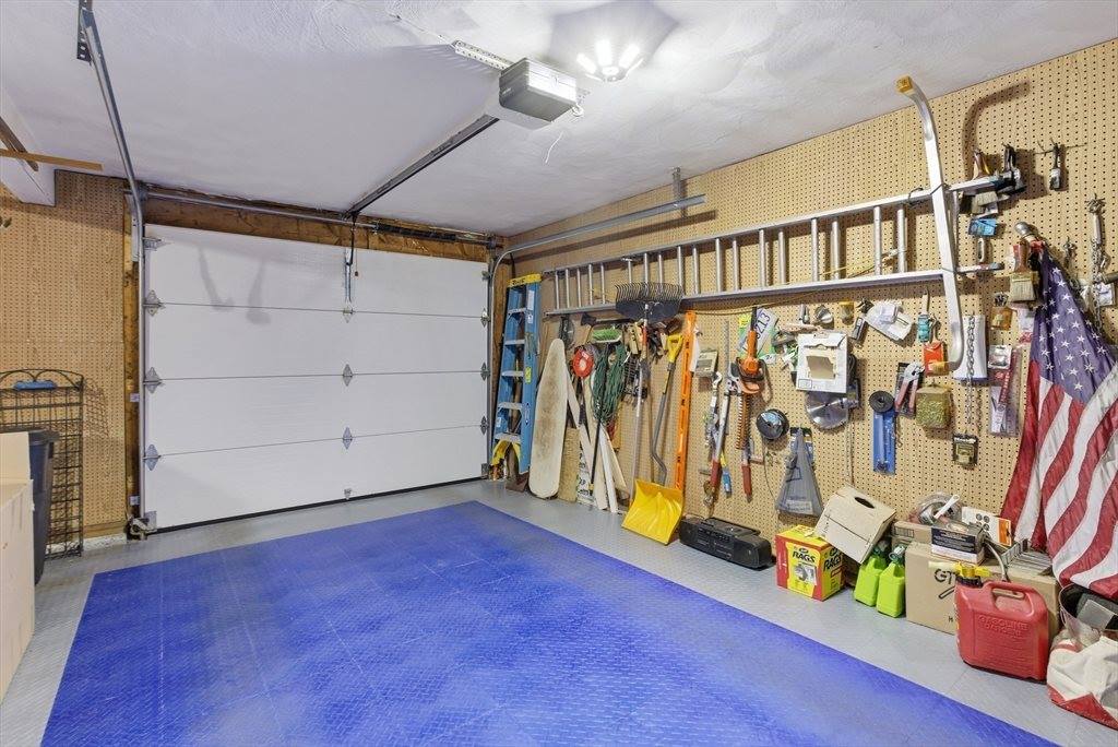 19 Mockingbird Ln, Maynard, MA 01754