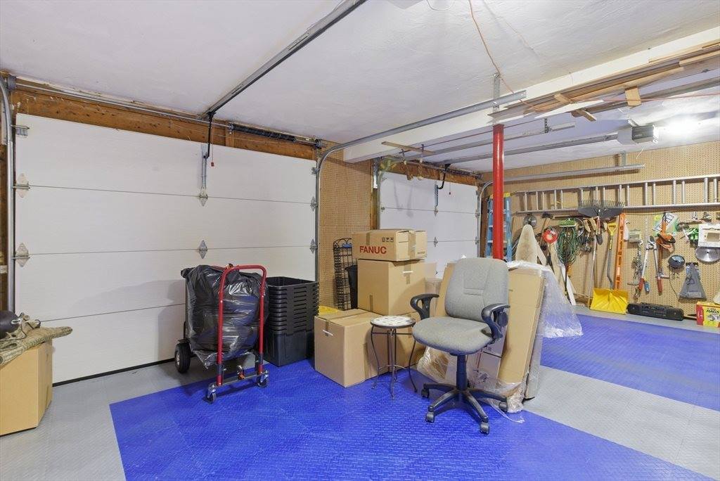 19 Mockingbird Ln, Maynard, MA 01754