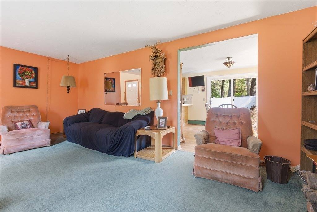19 Mockingbird Ln, Maynard, MA 01754