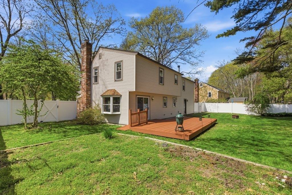 19 Mockingbird Ln, Maynard, MA 01754