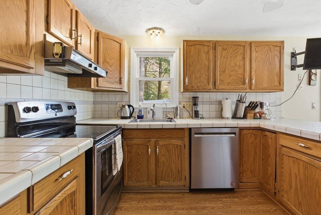 19 Mockingbird Ln, Maynard, MA 01754