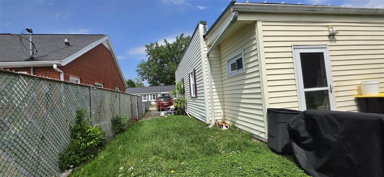 24 Center Circle, Henderson, KY 42420