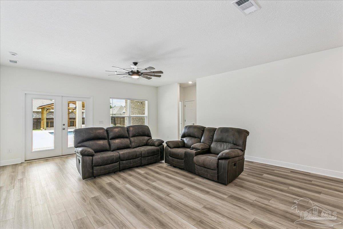 6161 Carson Dr, Milton, FL 32570