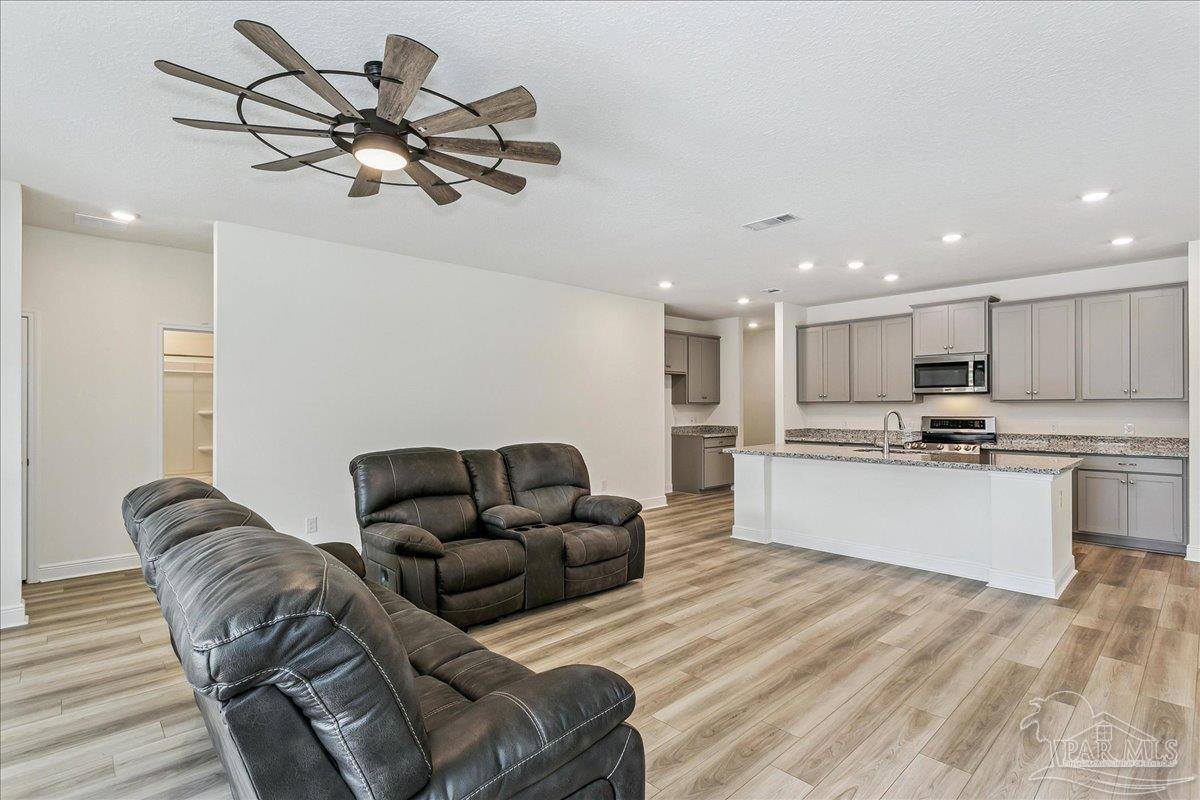 6161 Carson Dr, Milton, FL 32570