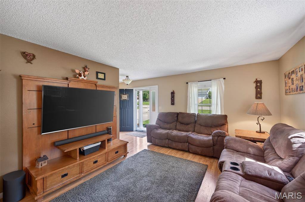 403 Stone Ridge Drive, Waynesville, MO 65583