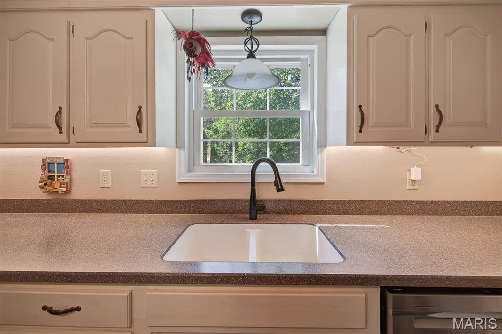 403 Stone Ridge Drive, Waynesville, MO 65583