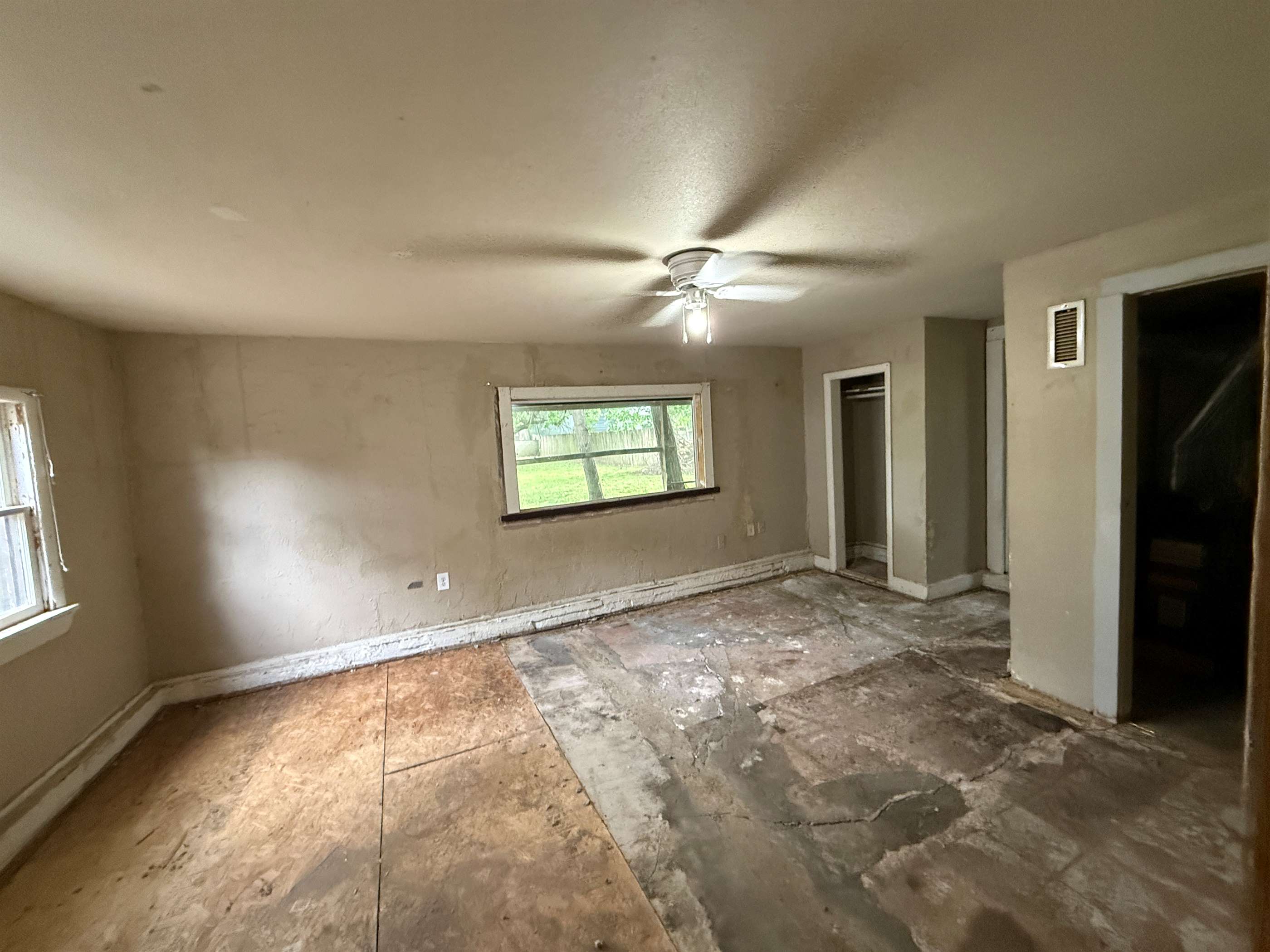 4521 W Newell Ave, Wichita, KS 67212