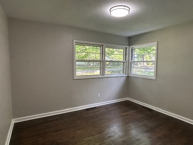 2719 SE Iowa Ave, Topeka, KS 66605