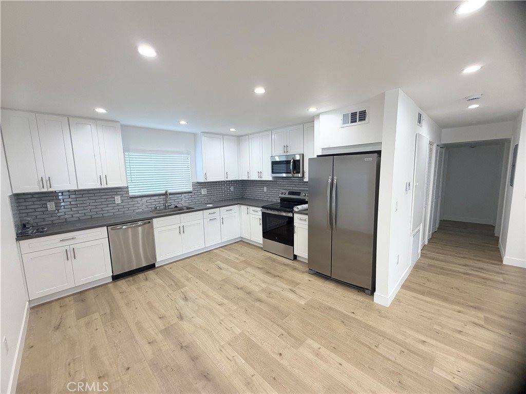 6709 Denny Ave, North Hollywood, CA 91606