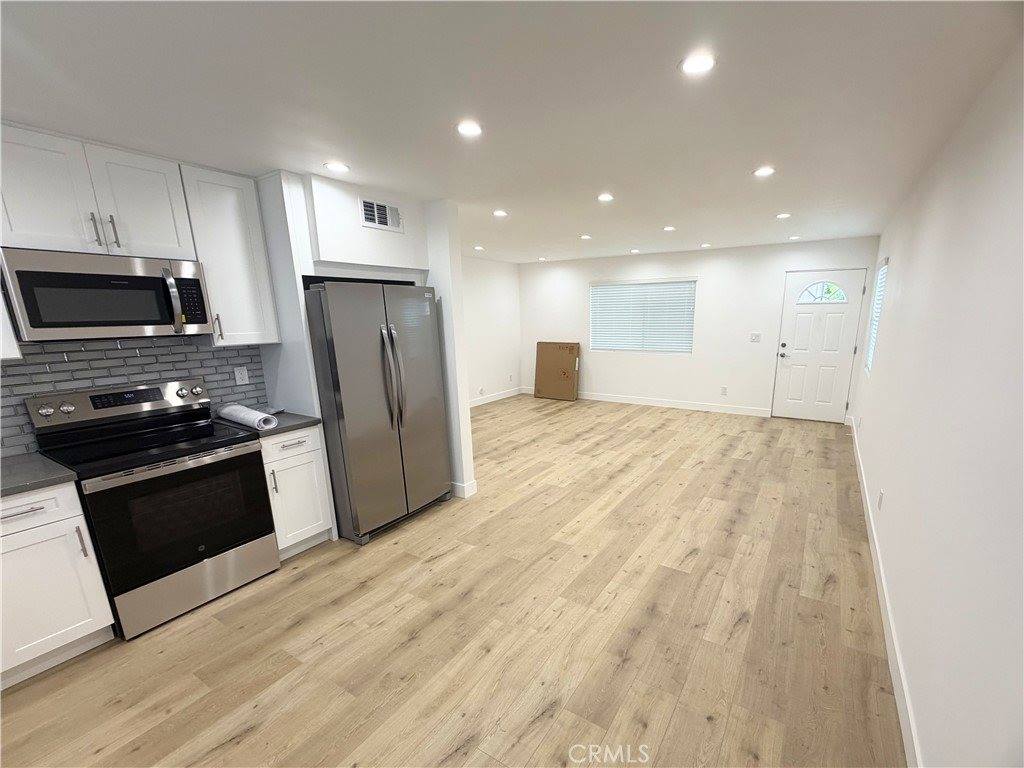 6709 Denny Ave, North Hollywood, CA 91606