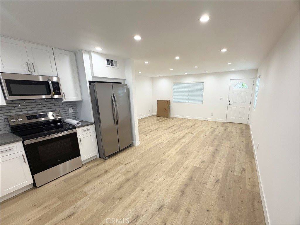6709 Denny Ave, North Hollywood, CA 91606