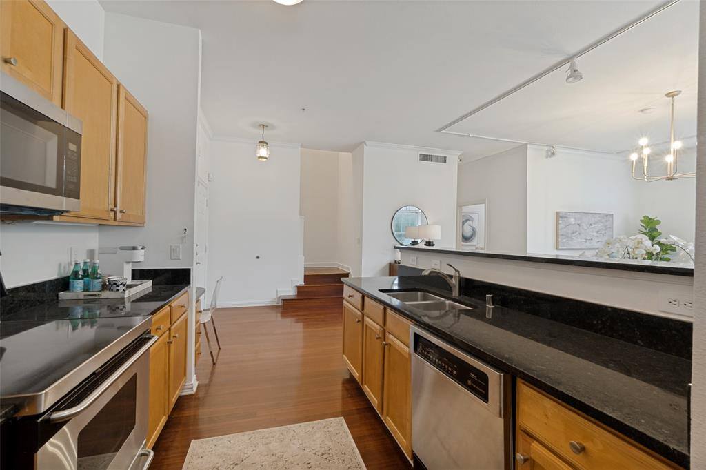 2305 Worthington Street, Dallas, TX 75204