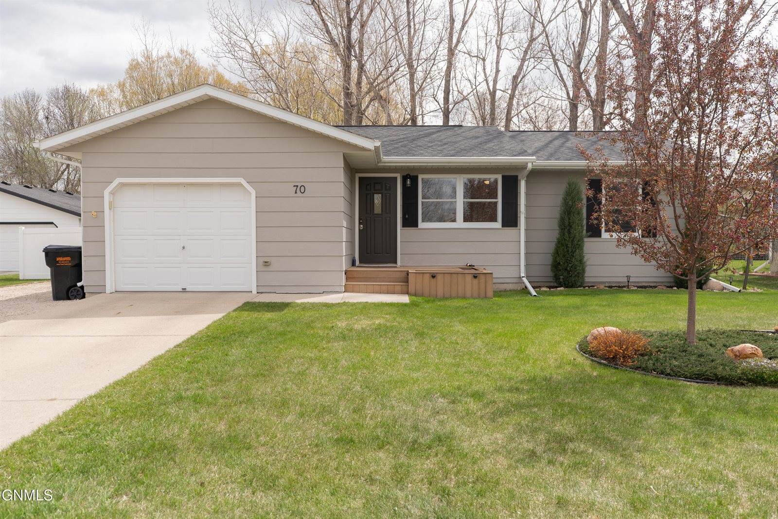 70 Stanley Drive, Bismarck, ND 58504