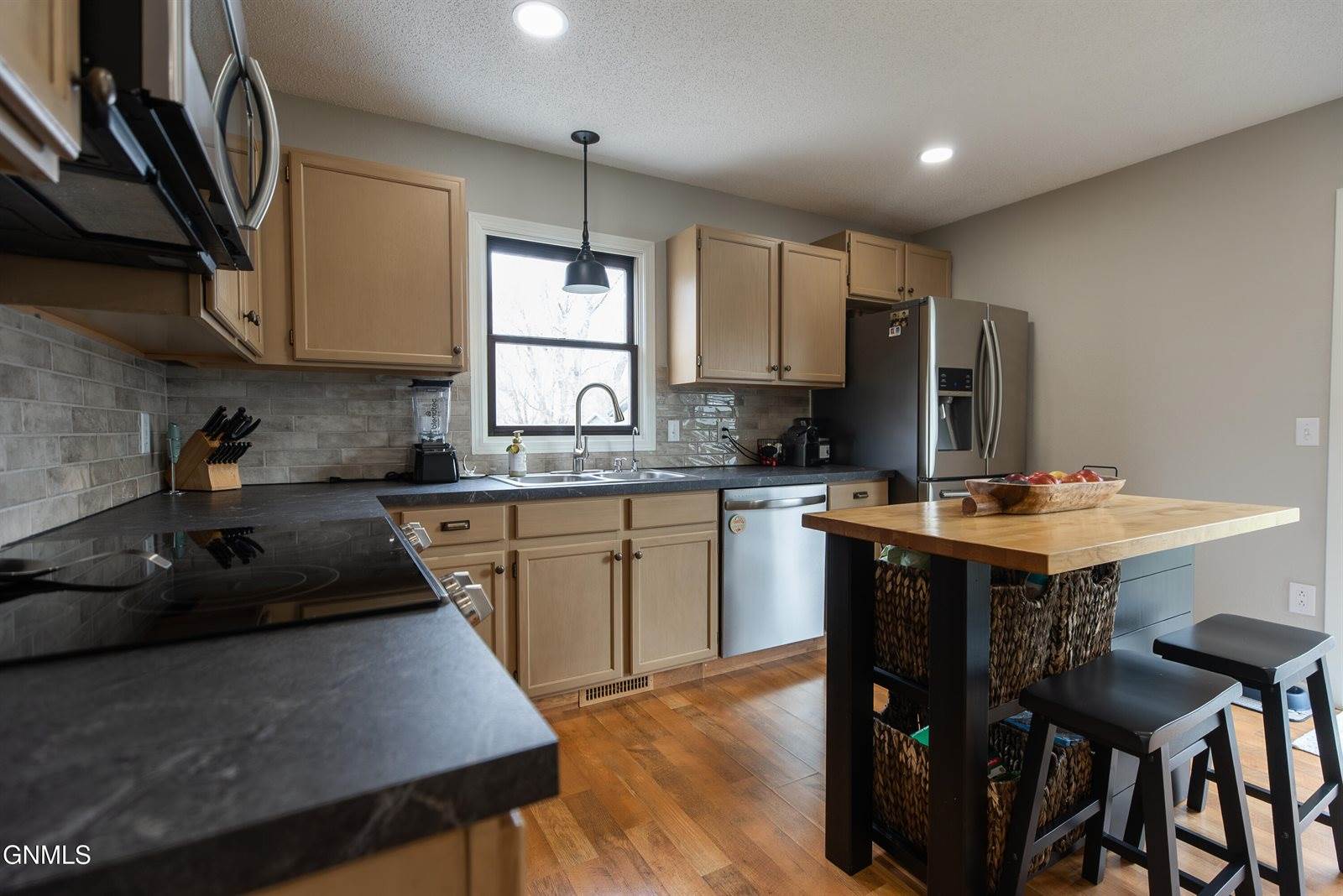 70 Stanley Drive, Bismarck, ND 58504