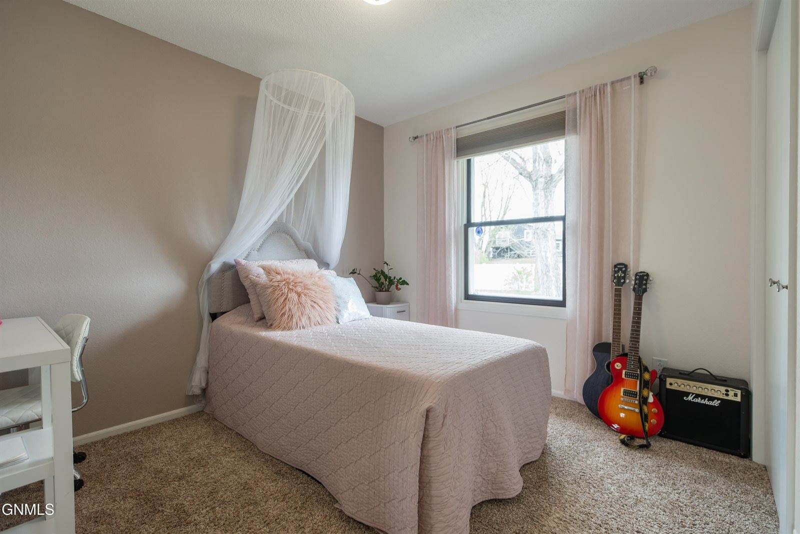 70 Stanley Drive, Bismarck, ND 58504