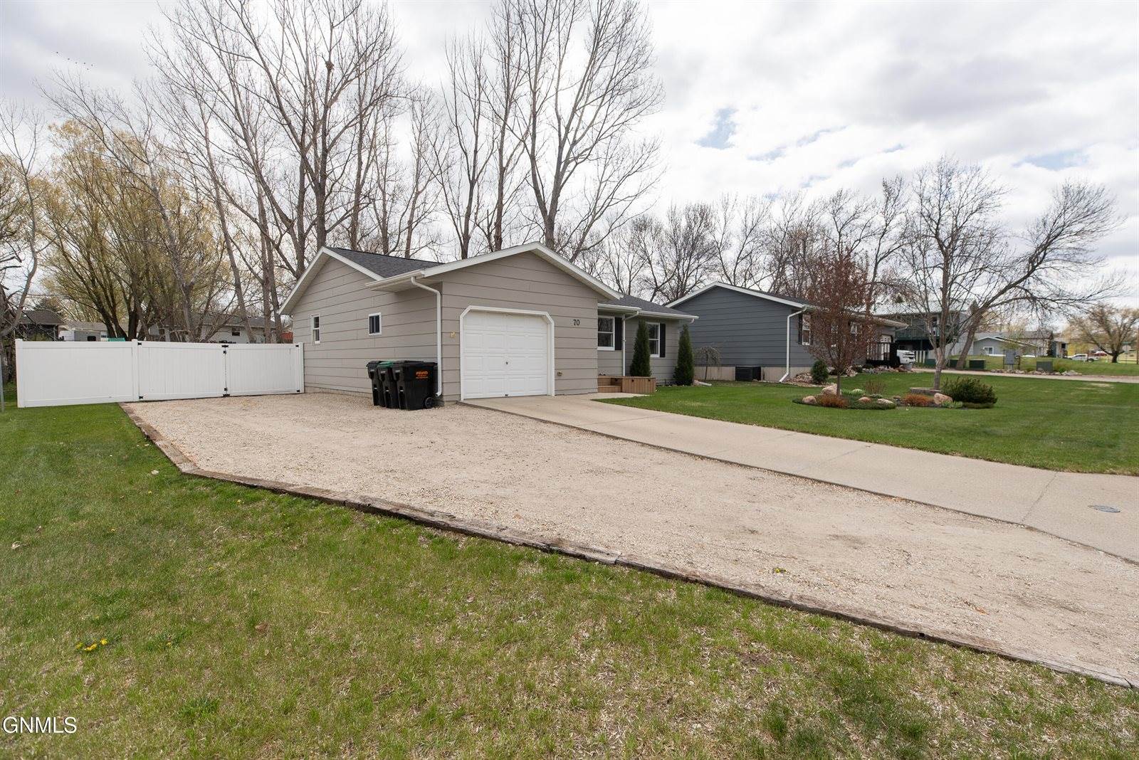 70 Stanley Drive, Bismarck, ND 58504