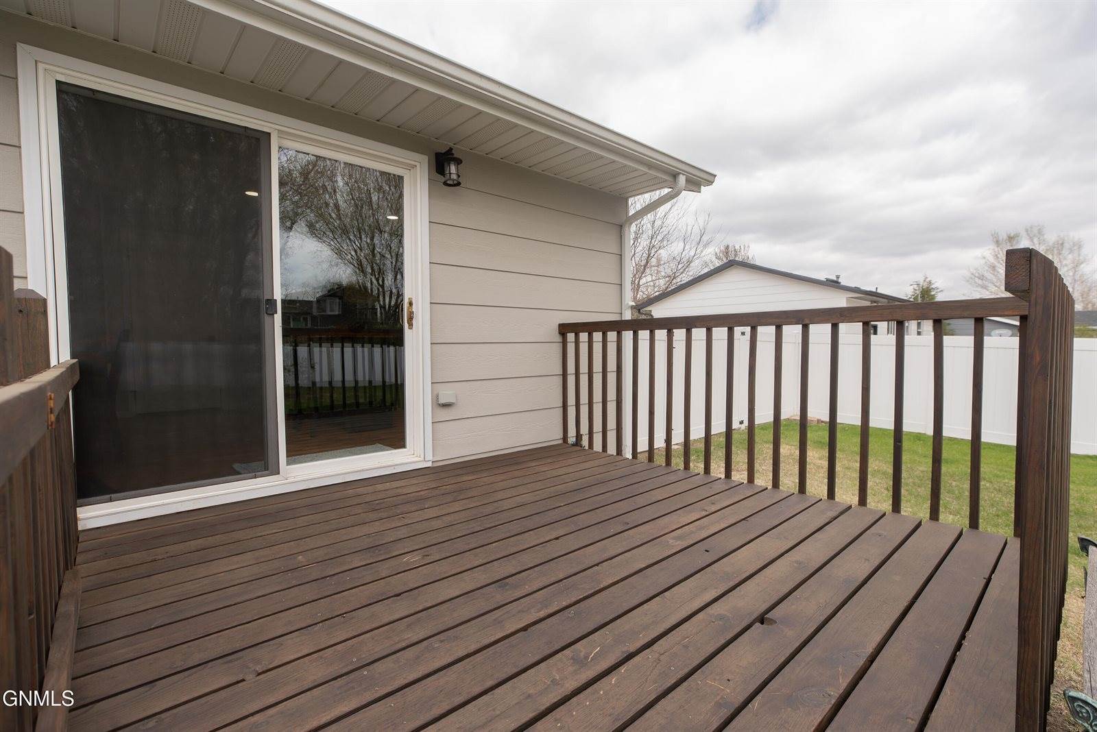 70 Stanley Drive, Bismarck, ND 58504