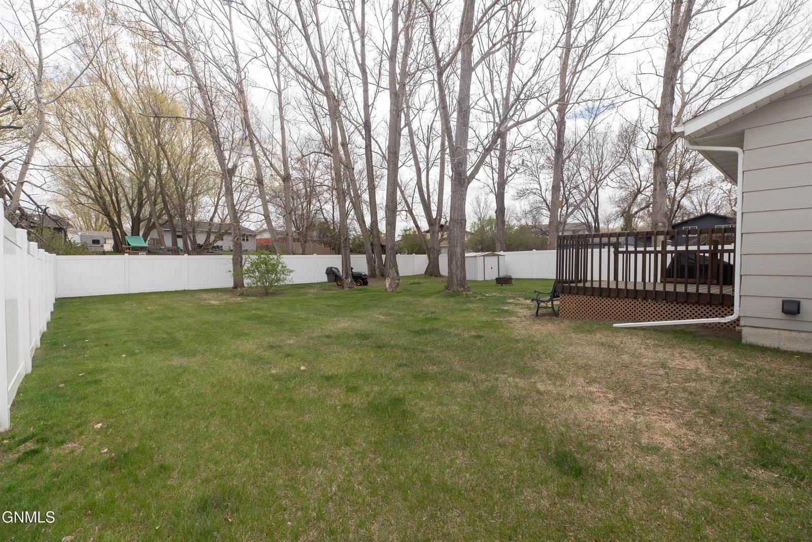 70 Stanley Drive, Bismarck, ND 58504