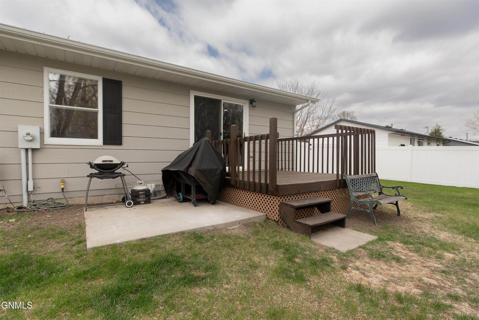 70 Stanley Drive, Bismarck, ND 58504