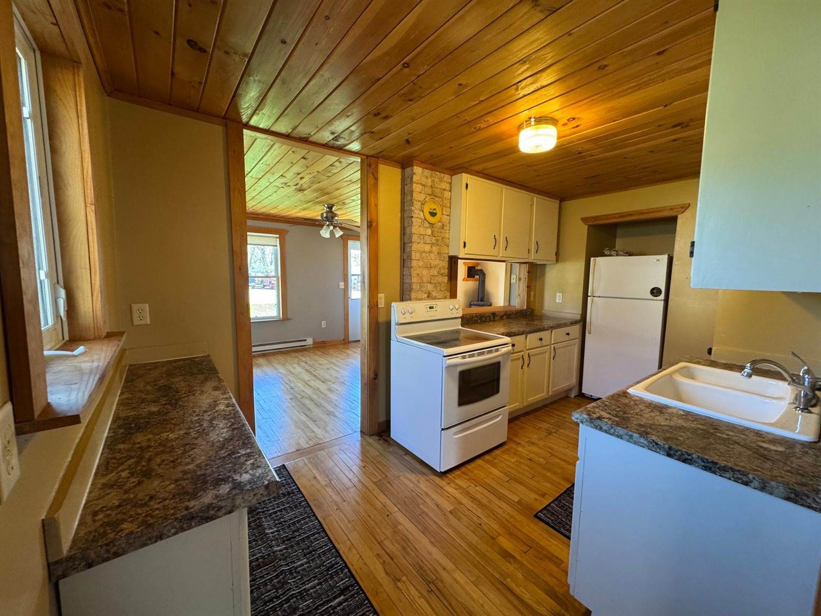 202 1st Street NW, Hinckley, MN 55037