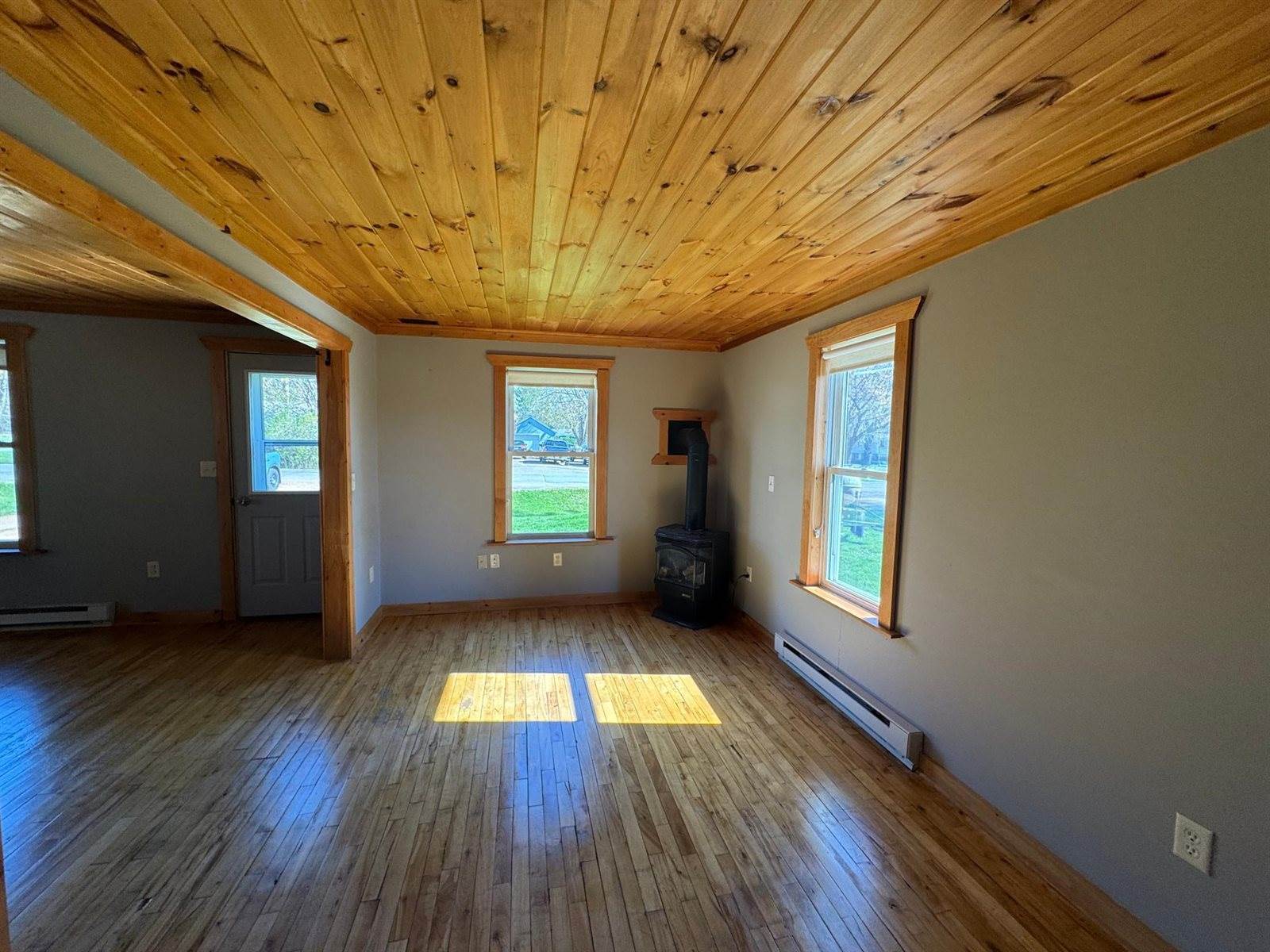 202 1st Street NW, Hinckley, MN 55037
