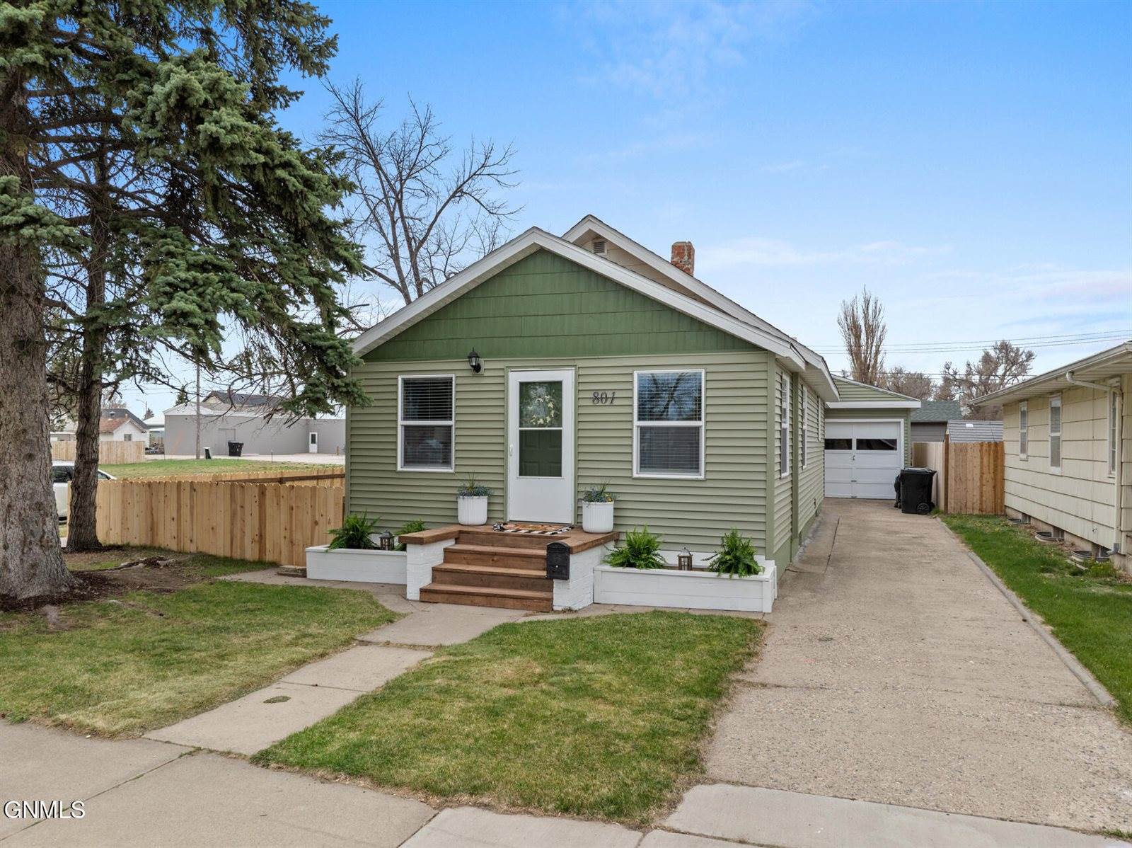 801 3rd Avenue West, Williston, ND 58801