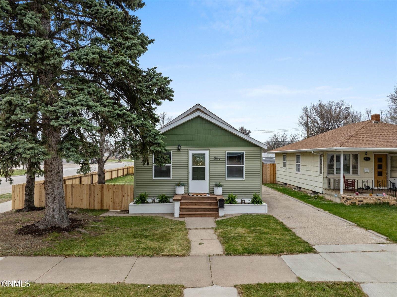 801 3rd Avenue West, Williston, ND 58801
