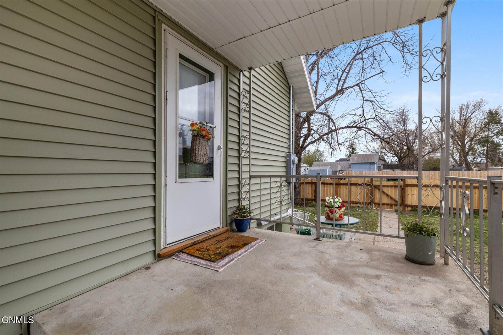 801 3rd Avenue West, Williston, ND 58801