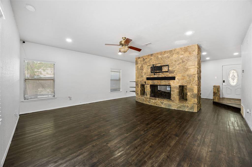 3911 Shady Valley Drive, Arlington, TX 76013