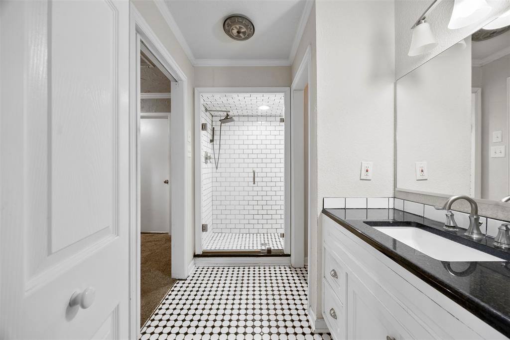 3911 Shady Valley Drive, Arlington, TX 76013