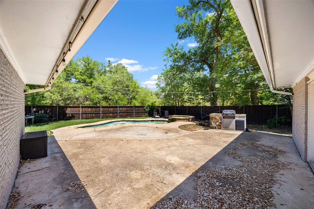 3911 Shady Valley Drive, Arlington, TX 76013
